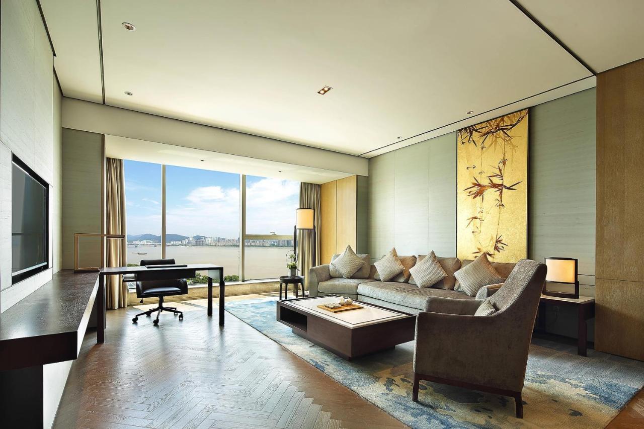 Sheraton Grand Hangzhou Binjiang Hotel Exterior photo